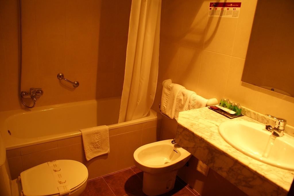 Hotel Edelweiss Arties Zimmer foto